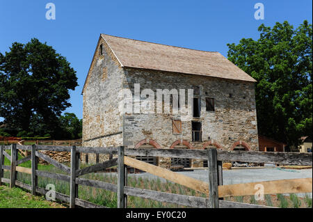 Stati Uniti Maryland MD molla di sabbia La Woodlawn Manor House casa storica in Montgomery County, il vecchio fienile in pietra Foto Stock