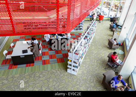 Stati Uniti Maryland MD Silver Spring Montgomery County Public Library un nuovo e moderno spazio aperto per la lettura e la ricerca Foto Stock