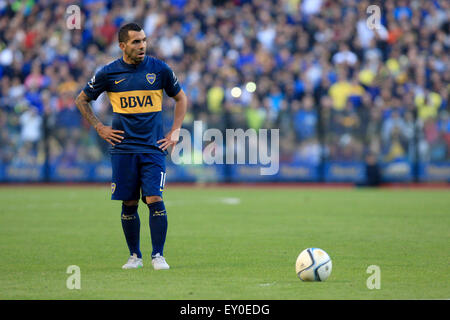 Buenos Aires, Argentina. 18 Luglio, 2015. Boca Junior Carlos Tevez reagisce durante la partita dell'Argentino prima divisione contro il Quilmes, all'Alberto J. Armando Stadium, nella città di Buenos Aires, Argentina, il 18 luglio 2015. © Martin Zabala/Xinhua/Alamy Live News Foto Stock