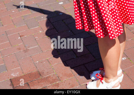 Poole evento Vintage, Poole, Dorset, Regno Unito. 19 Luglio, 2015. Il Lindy Hop balli di gruppo intrattengono il pubblico con le loro danze a Poole il primo evento Vintage sulla banchina. Credito: Carolyn Jenkins/Alamy Live News Foto Stock