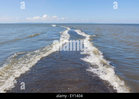 Il lago di correnti si scontrano formante un percorso in acqua sulla Punta Jesús María nell isola di Ometepe Nicaragua Foto Stock