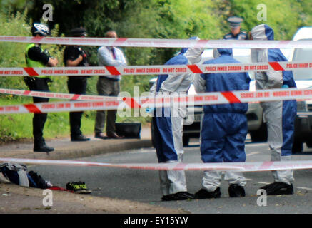 FILE: PICS Havant, Regno Unito. Il 26 giugno, 2015. Le foto di scena di doppia accoltellato a Havant domenica 19 luglio 2015 : un senzatetto che era rivolta verso il processo per il tentato omicidio di due scolari è stato trovato morto nella sua cella di prigione. Richard Walsh, 43, è stato accusato di aver accoltellato i due bambini di età compresa tra 12 e 13, in una strada a Havant, il mese scorso. Egli posta in stato di carcerazione preventiva alla prigione di Belmarsh nel sud est di Londra. La prigione ha trovato il personale non risponde di Walsh nella sua cella questa mattina. Il personale paramedico e combattuto per salvare la sua vita ma egli è stato dichiarato morto. Credito: Jason Kay/Alamy Live News Foto Stock