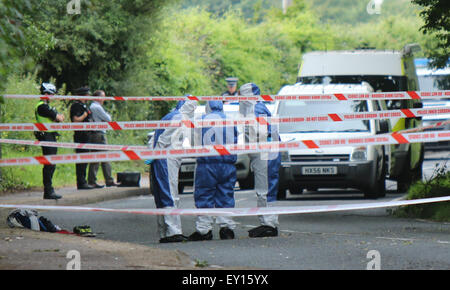 FILE: PICS Havant, Regno Unito. Il 26 giugno, 2015. Le foto di scena di doppia accoltellato a Havant domenica 19 luglio 2015 : un senzatetto che era rivolta verso il processo per il tentato omicidio di due scolari è stato trovato morto nella sua cella di prigione. Richard Walsh, 43, è stato accusato di aver accoltellato i due bambini di età compresa tra 12 e 13, in una strada a Havant, il mese scorso. Egli posta in stato di carcerazione preventiva alla prigione di Belmarsh nel sud est di Londra. La prigione ha trovato il personale non risponde di Walsh nella sua cella questa mattina. Il personale paramedico e combattuto per salvare la sua vita ma egli è stato dichiarato morto. Credito: Jason Kay/Alamy Live News Foto Stock