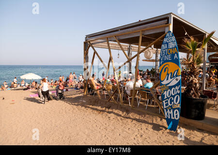 Spiaggia di Barcellona cafe, Barceloneta Beach, Barcellona Spagna Europa Foto Stock