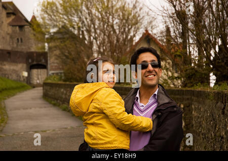 Il padre e sua figlia si divertono durante un viaggio Foto Stock