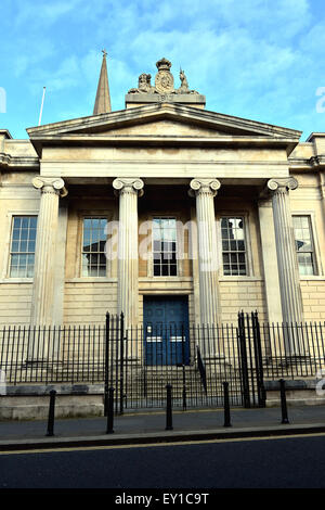 Londonderry (Derry) courthouse, Vescovo Street è stato costruito nel 1813. Foto Stock