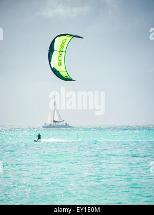 Il kite surf in Aruba Foto Stock