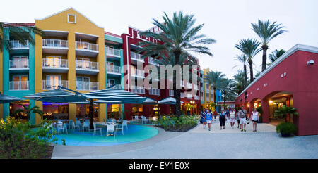 Shopping Mall of the Renaissance Hotel costruito nel e intorno alla bellissima vecchia fortezza Rif a Curacao Foto Stock