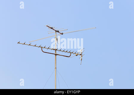 Antenna televisione digitale antenna radio con sky Foto Stock