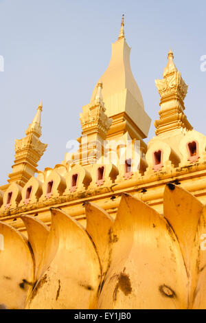 Pha That Luang grande stupa dorato a Vientiane, Laos Foto Stock