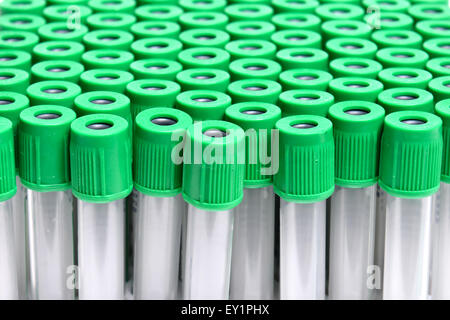 Nuovo tubo a vuoto isolato su sfondo bianco Foto Stock