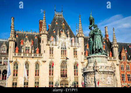 Bruges, Belgio. Provinciaal Hof costruito nel 1284 Edificio neogothical sul Grote Markt di Bruges, Belgio. Foto Stock
