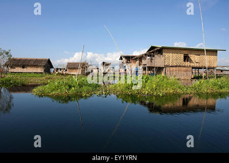 Stilt tradizionali case in Lago Inle, Stato Shan, Myanmar Foto Stock