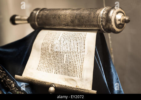 Antica sacra la Torah non confezionate in argento di scorrimento Foto Stock