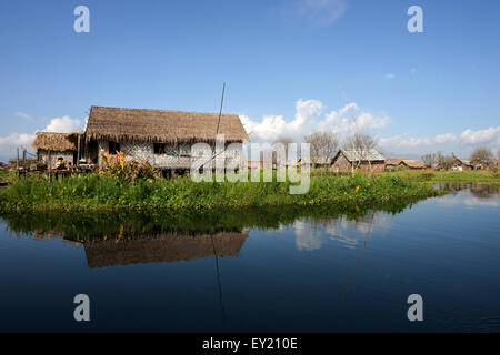 Stilt tradizionali case in Lago Inle, Stato Shan, Myanmar Foto Stock