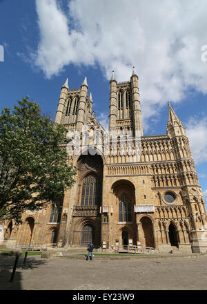 La facciata ovest della Cattedrale di Lincoln, Lincolnshire, England, Regno Unito Foto Stock