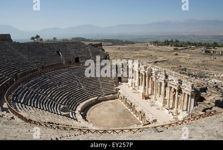 Vista di anfiteatro a Ierapoli, Cappadocia, Anatolia, Turchia Foto Stock