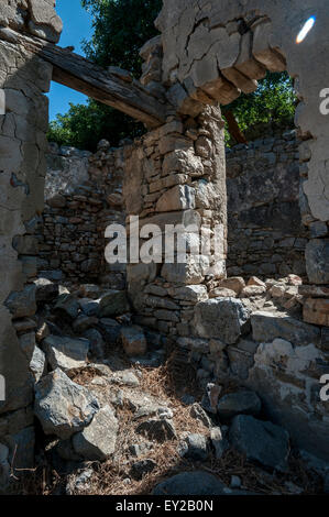 Le rovine della casa in Micro Horio, Tilos. Foto Stock