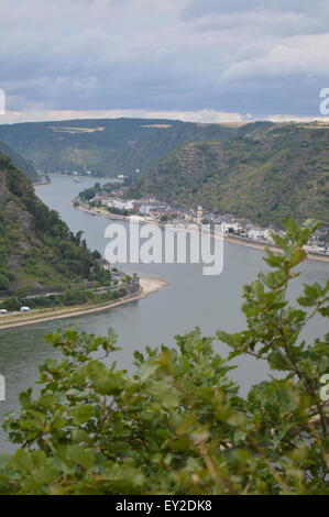 Vista dalla famosa Rupe Loreley verso San Goarshausen Foto Stock