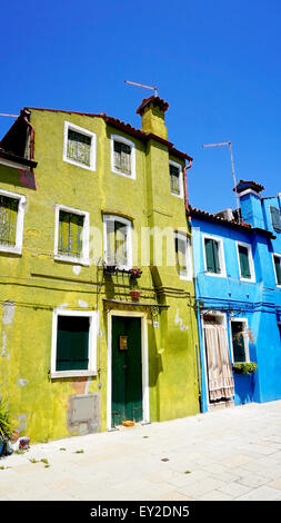 Burano colorata architettura edificio verde e blu, Venezia, Italia Foto Stock