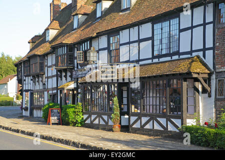 Biddenden Kent, Maydes Ristorante nel vecchio centro medievale tessitori case, Inghilterra, Regno Unito, GB Foto Stock