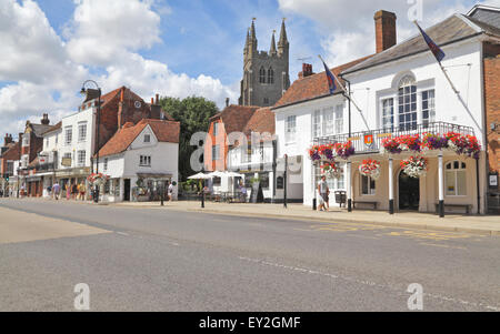 Tenterden High Street in una giornata estiva, Kent, Inghilterra, Regno Unito, GB Foto Stock