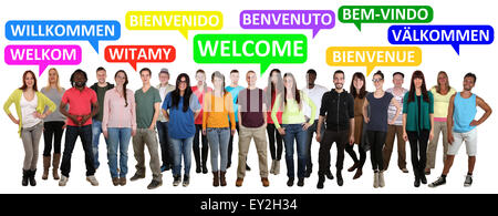 Multi gruppo etnico di sorridere i giovani dicendo benvenuto in diverse lingue Foto Stock