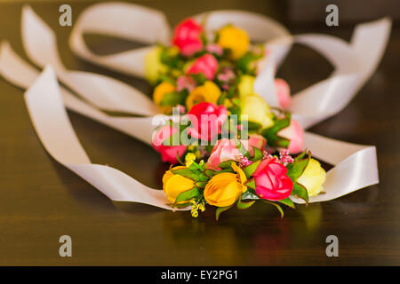 Bridesmaids braccialetto di fiori Foto Stock