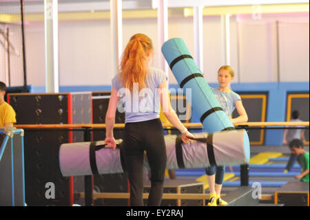 Il primo ossigeno trampolino Freejumping parco apre a Acton, West London, con una varietà di trampolini, attività Foto Stock