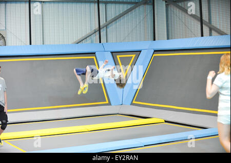 Il primo ossigeno trampolino Freejumping parco apre a Acton, West London, con una varietà di trampolini, attività Foto Stock