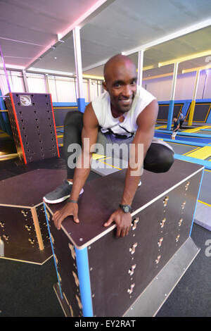 Il primo ossigeno trampolino Freejumping parco apre a Acton, West London, con una varietà di trampolini, attività Foto Stock