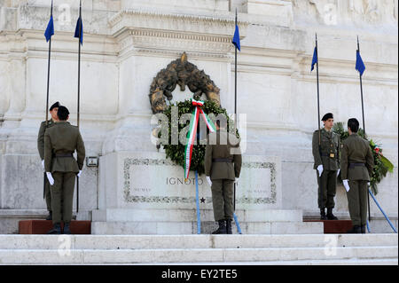 Italia, Roma, Piazza Venezia, Vittoriano, altare della Patria, Monumento al Milite Ignoto, cambio della guardia Foto Stock