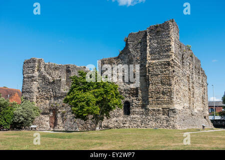 Resti del castello normanno Canterbury Kent REGNO UNITO Foto Stock