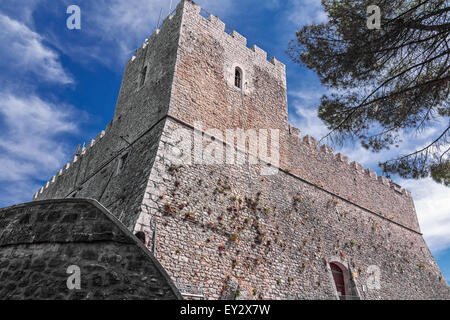 Prospettiva del Castello Monforte di Campobasso Foto Stock