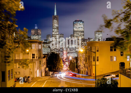 Centro di San Francisco e la Transamerica Pyramid da Telegraph Hill, San Francisco, California, Stati Uniti Foto Stock