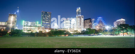 Cala la notte come le stelle usciranno a Austin in Texas Foto Stock