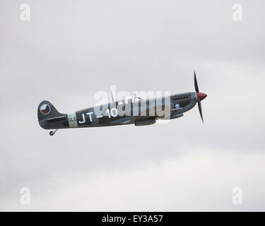 Il Supermarine Spitfire LF Mk. IXe nei colori di n. 312 (Cecoslovacca Squadrone), RAF a Flying Legends 2015 air show Foto Stock