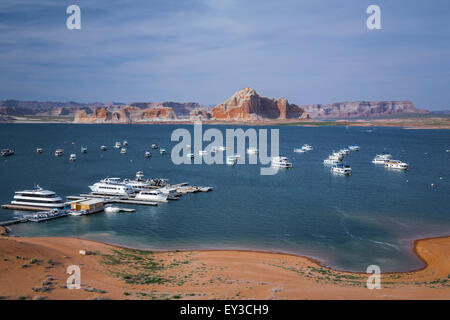 Il Lake Powell creato da Glen Canyon Dam vicino a pagina, Arizona, Stati Uniti. Foto Stock