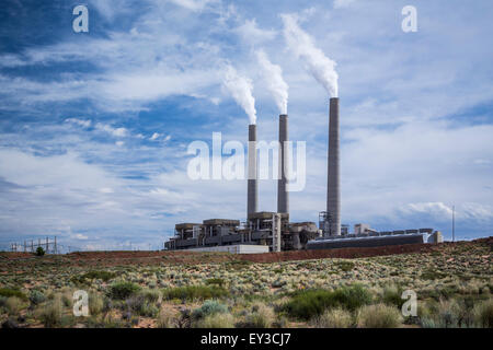 Un Navajo centrali a carbone stazione di generazione nei pressi di pagina, Arizona, Stati Uniti. Foto Stock