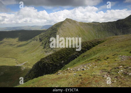 Catstyecam swirral bordo helvellyn e luce di mezza estate estate su helvellyn Foto Stock