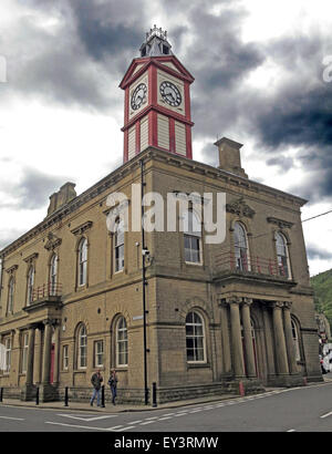 Marsden Village, The Mechanics Institute Building, centro per le arti e la comunità, Kirklees, West Yorkshire, Inghilterra, Regno Unito Foto Stock