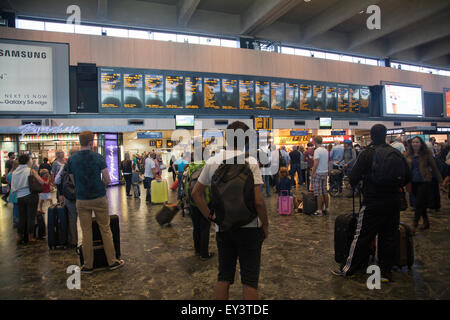 La stazione di Euston Concourse a Londra - Regno Unito Foto Stock