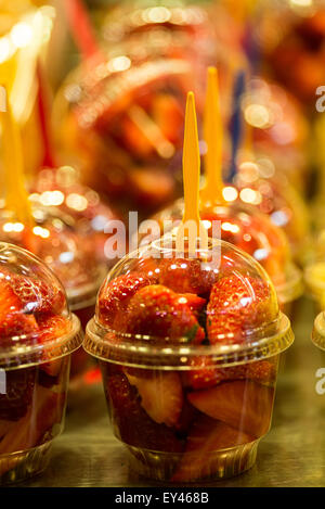 Vasi di frutta,miscelati, mercato, gusto, colorato, forcella, Foto Stock