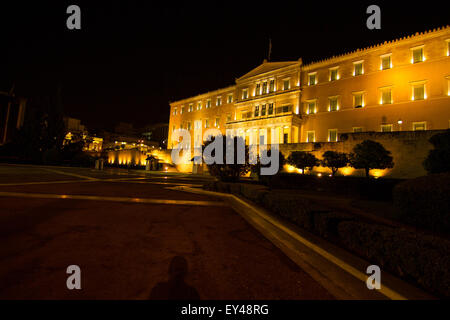 Vista notturna del parlamento della Grecia ad Atene Foto Stock