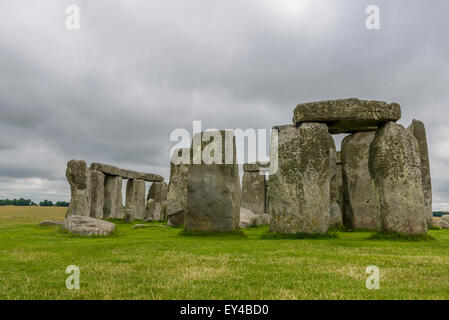 Stonehenge, Inghilterra. Regno Unito - , una delle meraviglie del mondo e il più noto monumento preistorico in Europa Foto Stock