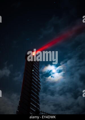 Faro di riga in una notte stellata con congelati del Mar Baltico Foto Stock