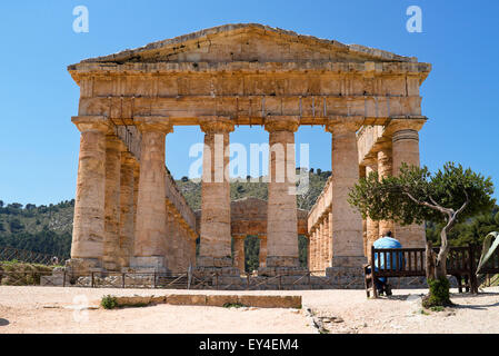 Dorico Tempio greco di Segesta, Sicilia, Italia. Foto Stock