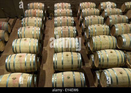 Vino rosso botti realizzato da rovere Francese a Groot Constantia Wine Estate, Città del Capo, Sud Africa Foto Stock