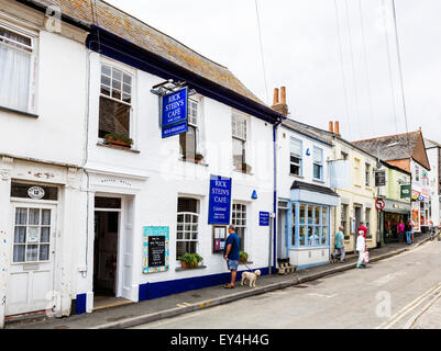 Rick Stein's Cafe e Stein del negozio sulla strada di mezzo a Padstow, Cornwall, Regno Unito Foto Stock