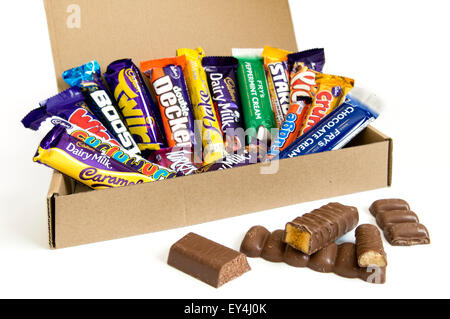 Una scatola di Cadbury e Fry's chocolate bar selezione aperta con barrette di cioccolato Foto Stock